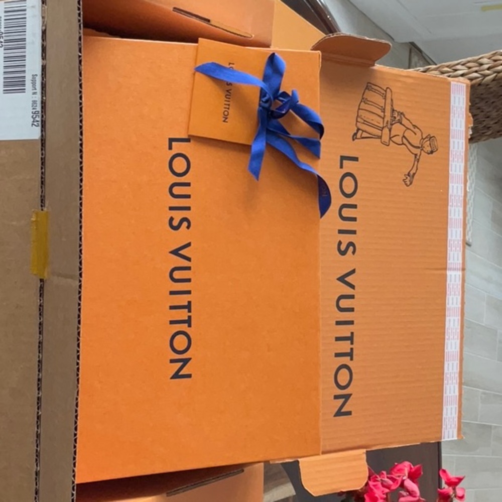 Louis Vuitton Orange delivery & storage box 14 x 10.5 ribbon gift card included